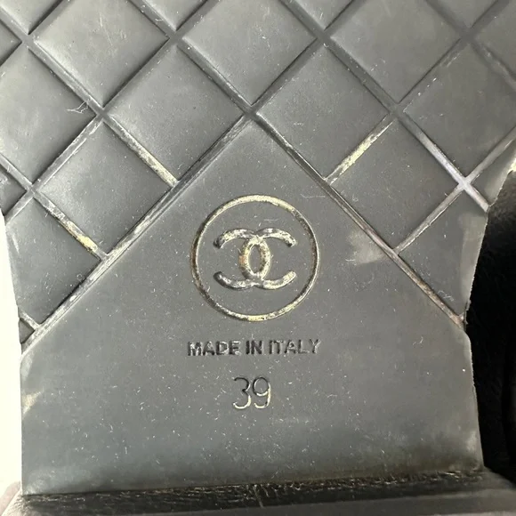 Chanel pearl combat boots - Picture 6 of 12